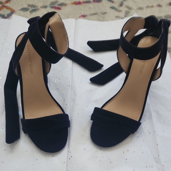 Who What Wear Navy Velvet Heels - Picture 2 of 7